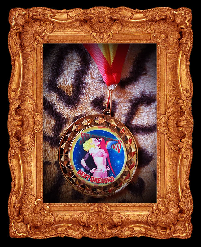 Win the Burlesque Circus Best Dressed medal: 

At Burlesque Circus is everybody a V.I.P. So dress accordingly...!
There is no binding dresscode, you can come as you are, but we advise to dress up -
everything is possible for example burlesque, pinup, rock n roll, dandy, glamour, cabaret, 20s, 30s, 40s, 50s, 60s, chique, circus, freak, clown...