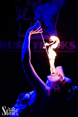 tori Rose at the Burlypicks edition of the International Burlesque Circus