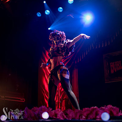 burlesqueshow by Daisy Lovelace at the Los Muertos Halloween edition of the International Burlesque Circus