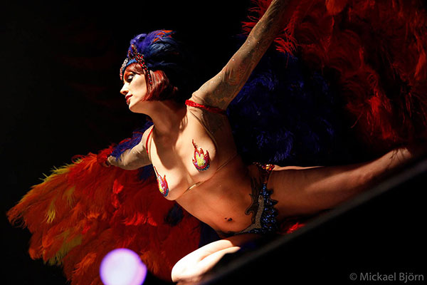 burlesquehow by Diva Desaser at the Los Muertos Halloween edition of the International Burlesque Circus