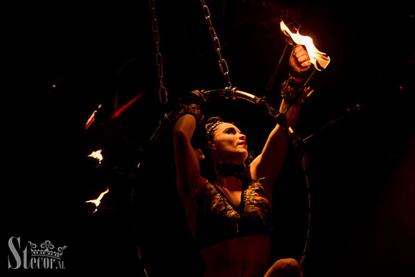 fire hoop perormance by Marlene Kiepke at the Los Muertos Halloween edition of the International Burlesque Circus