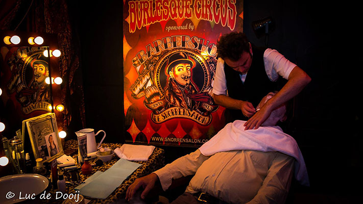 barbershop De Snorrensalon at the Outer Space edition of the International Burlesque Circus in Utrecht