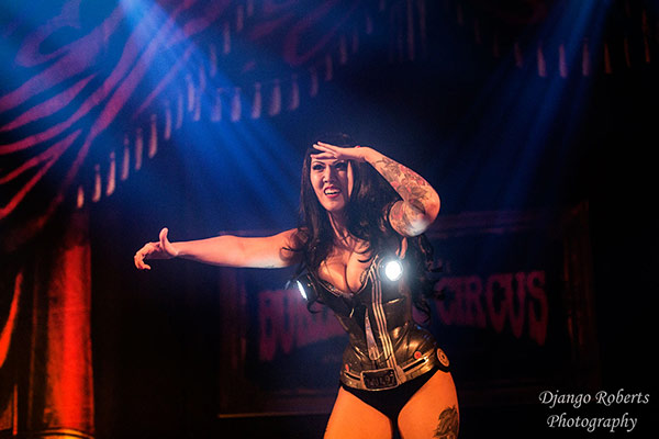 Lou on the Rocks burlesqueshow at the Outer Space edition of the International Burlesque Circus in Utrecht