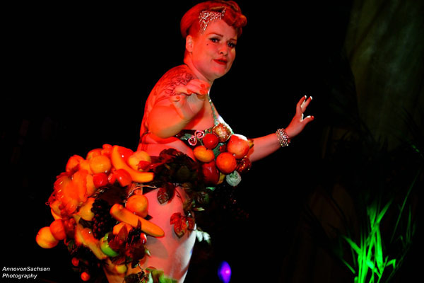 The International Burlesque Circus the 2nd edition 3 September 2011 - Tiki - Golden Treasure