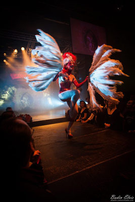 Marnie Scarlet at the Halloween edition of the International Burlesque Circus