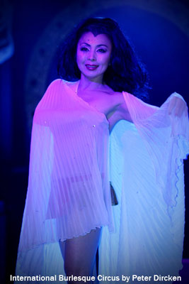 Erochica Bamboo, the Burlesquequeen of 2003 performing at the International Burlesque Circus in Utrecht