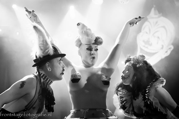 burlesqueshow with birthday candles by Golden Treasure at the International Burlesque Circus