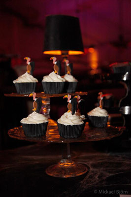 cupcakes by Buttercream at the  Dead Wild West Halloween edition of the International Burlesque Circus - Hollands most spectacular burlesque event!