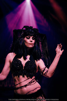 Boudoir Noir presents the International Burlesque Circus - the Birds of Paradise edition 2022 - dark goth magic burlesqueshow with Xarah