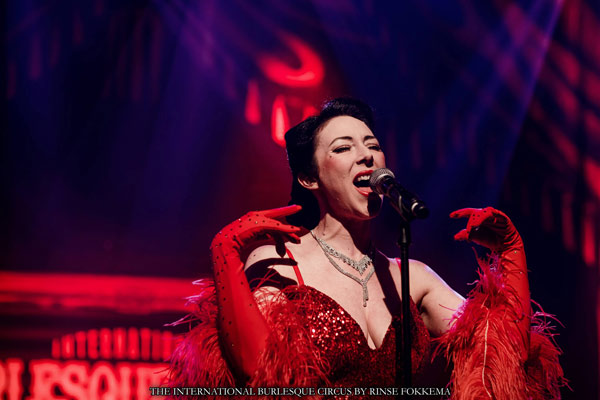 Boudoir Noir presents the International Burlesque Circus - the Birds of Paradise edition 2022 - singer Ruby Colibri